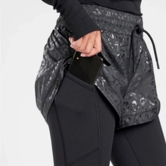 NWT Athleta Rainier 2 in 1 tight M fleece lined winter camo shorts high rise - Picture 2 of 6